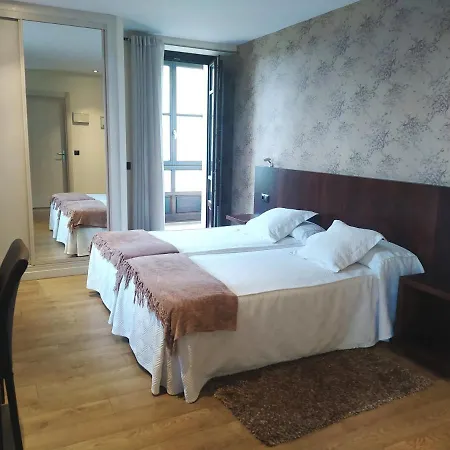 马龙别墅酒店 3* Navés