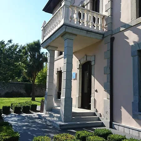 马龙别墅酒店 3*