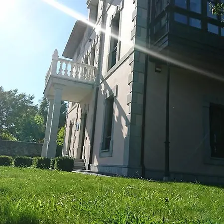 马龙别墅酒店 3*