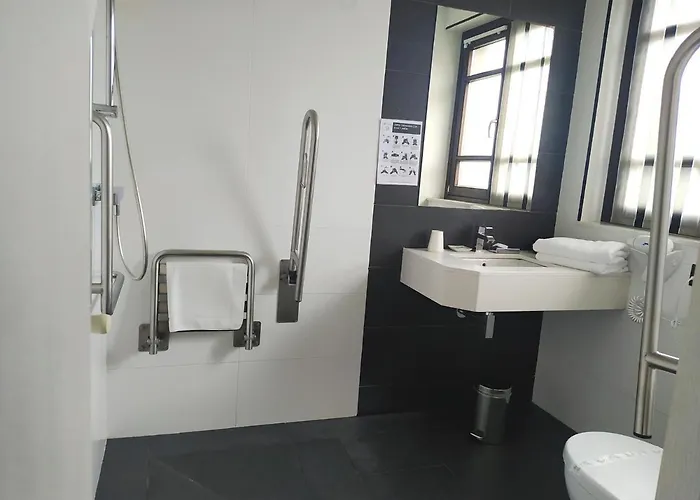 Marrón Hotel Navès